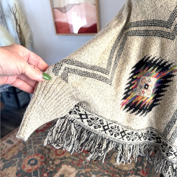 Kamana Southwest Fringe Poncho - Cream and Black - Picture 8 of 10
